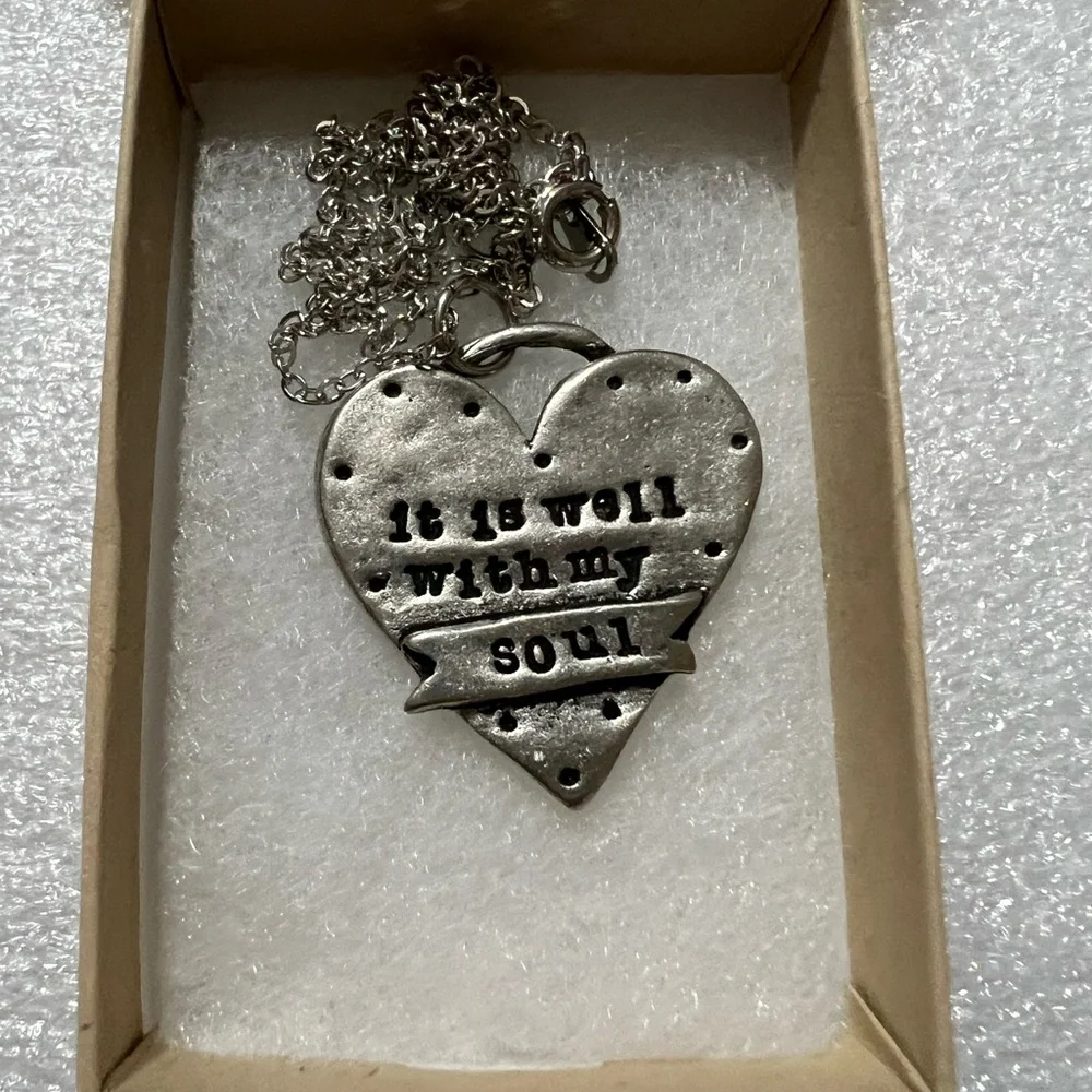 Lisa Leonard brand beautiful silver necklace NWT in original box - Picture 3 of 3